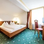 Kristall Hotell 3*