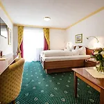 Kristall Hotell 3*