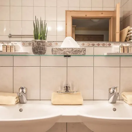 ホテル Kristall サンクト・アントン・アム・アールベルク