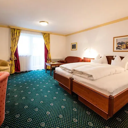 Kristall Hotel 3*